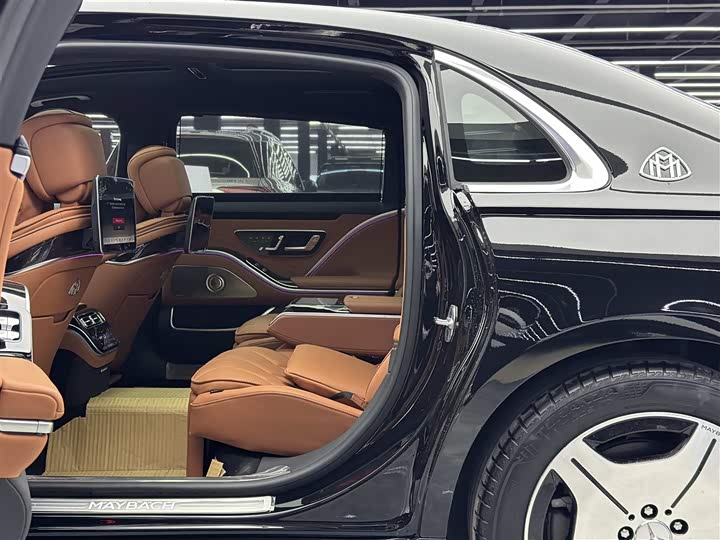 Фото 7 - Mercedes-Benz Maybach S-Class