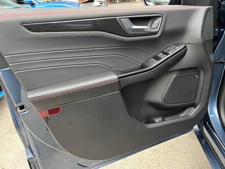 Фото 7 - Ford Escape