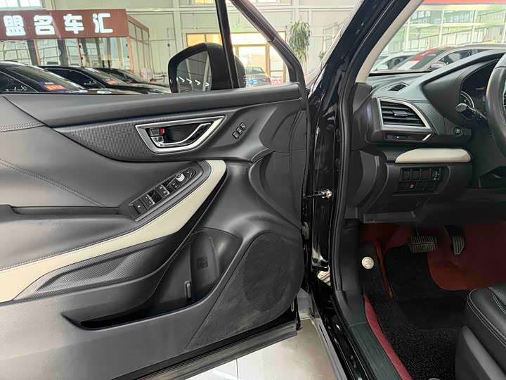 Фото 9 - Subaru Forester