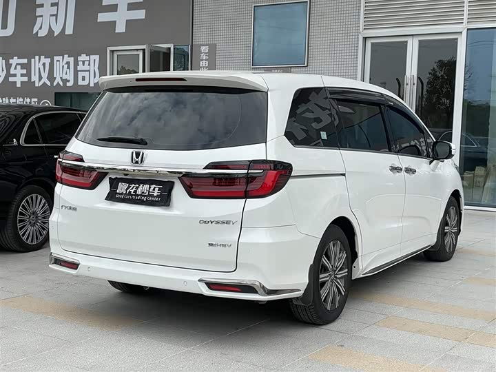 Фото 9 - Honda Odyssey