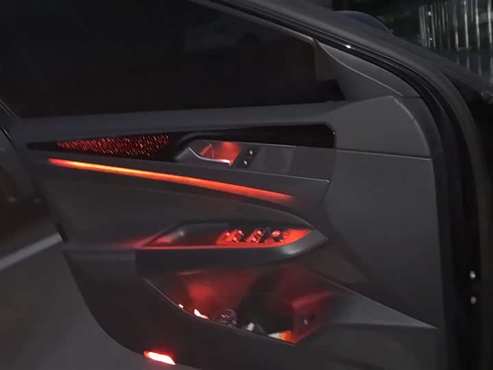 Фото 7 - Volkswagen Passat