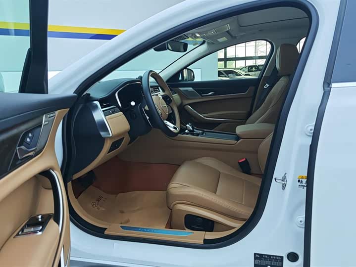 Фото 9 - Jaguar XF L