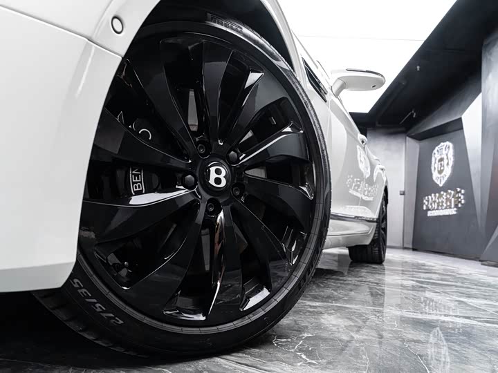 Фото 5 - Bentley Flying Spur