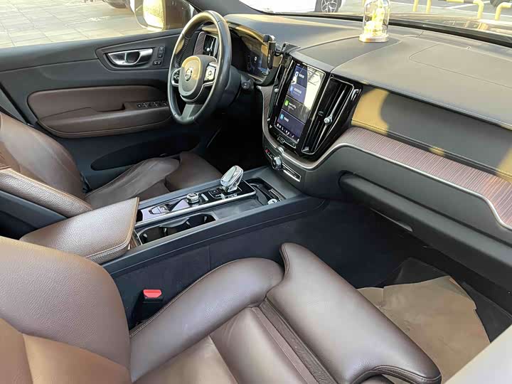 Фото 6 - Volvo XC60