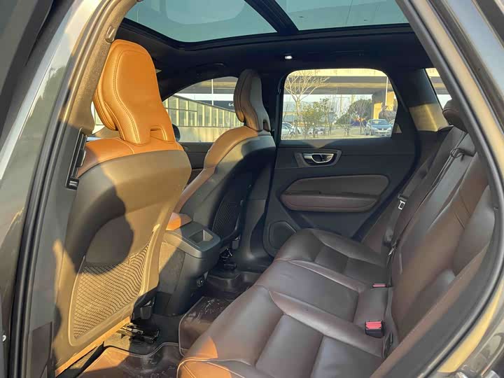 Фото 7 - Volvo XC60