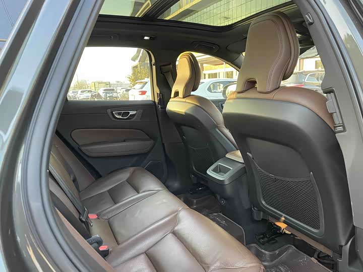 Фото 8 - Volvo XC60