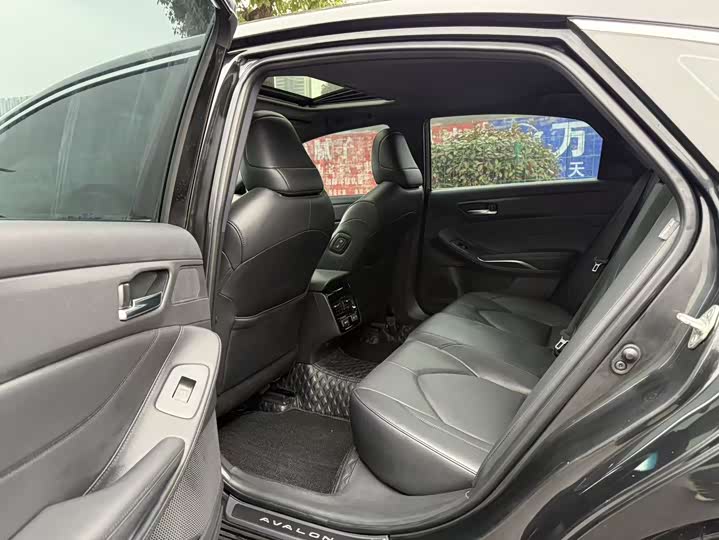 Фото 9 - Toyota Avalon