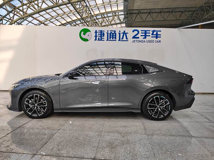 Фото 5 - Changan UNI-V Hybrid