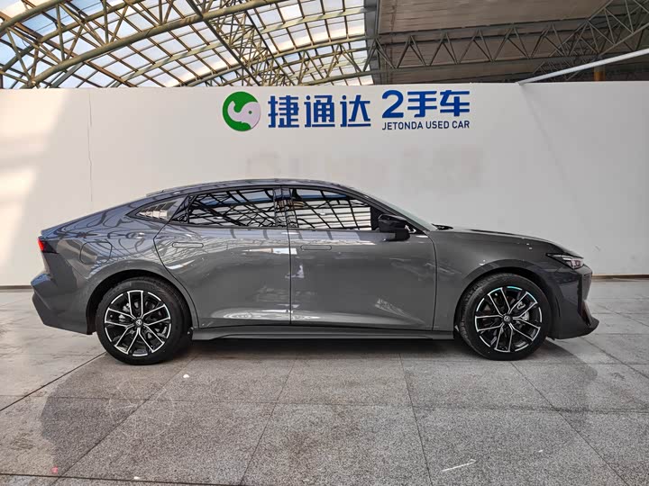 Фото 8 - Changan UNI-V Hybrid