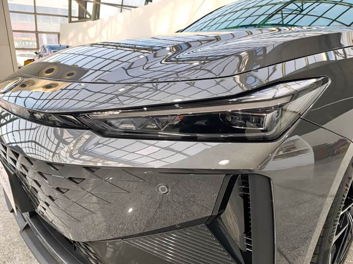 Фото 9 - Changan UNI-V Hybrid