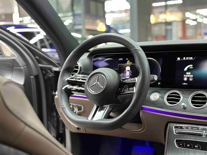 Photo 8 - Mercedes-Benz E-Class