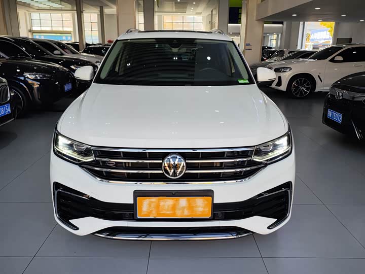 Фото 2 - Volkswagen Tiguan L Pro