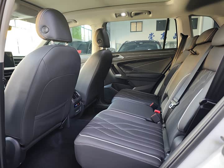 Фото 8 - Volkswagen Tiguan L Pro