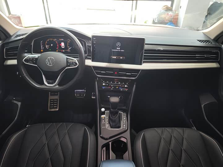 Фото 9 - Volkswagen Tiguan L Pro