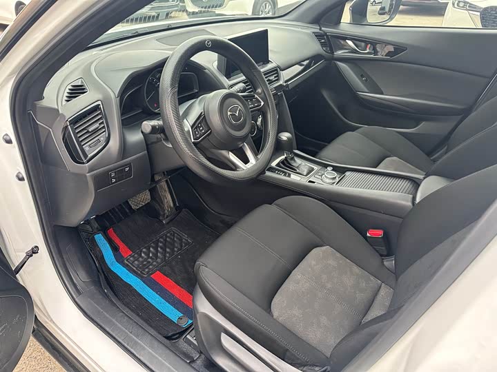 Фото 4 - Mazda CX-4