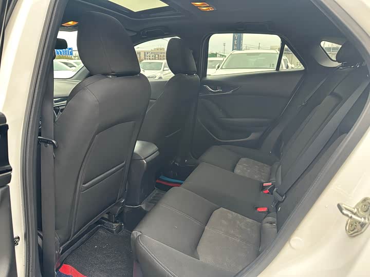 Фото 6 - Mazda CX-4