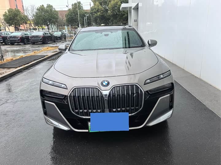 Фото 2 - BMW i7