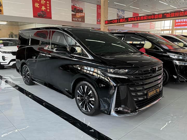 Фото 3 - Toyota Vellfire