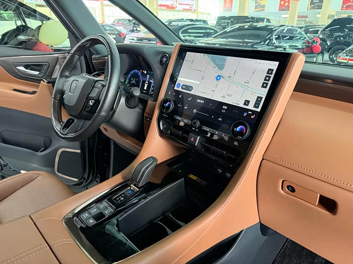 Фото 8 - Toyota Vellfire