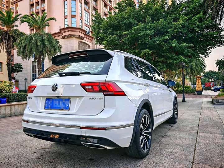 Фото 3 - Volkswagen Tiguan L Pro