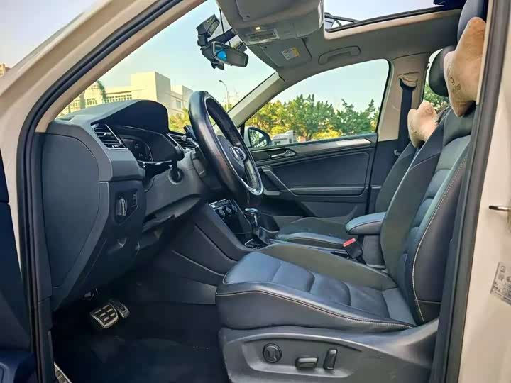 Фото 4 - Volkswagen Tiguan L Pro