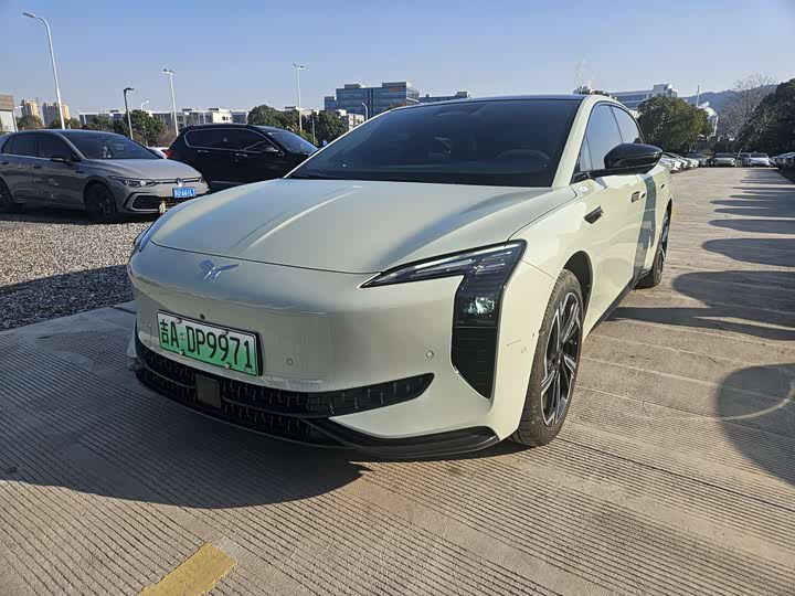 Photo 1 - Hongqi EH7