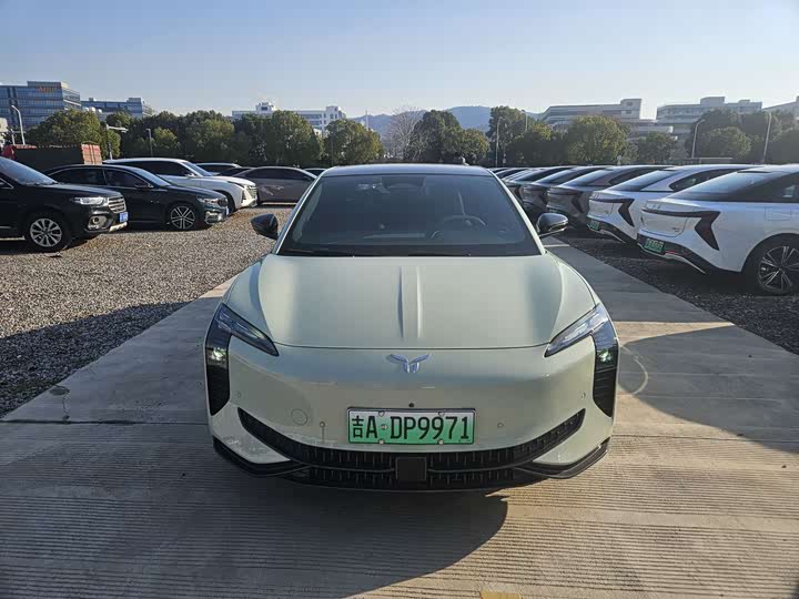 Photo 2 - Hongqi EH7