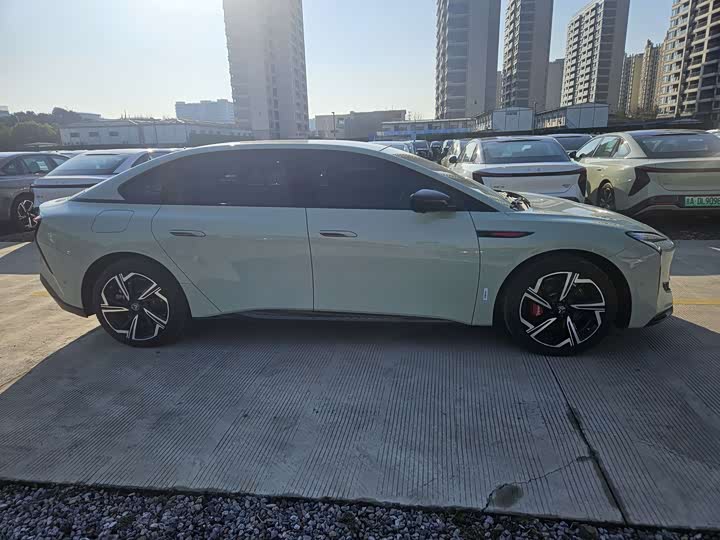 Photo 4 - Hongqi EH7