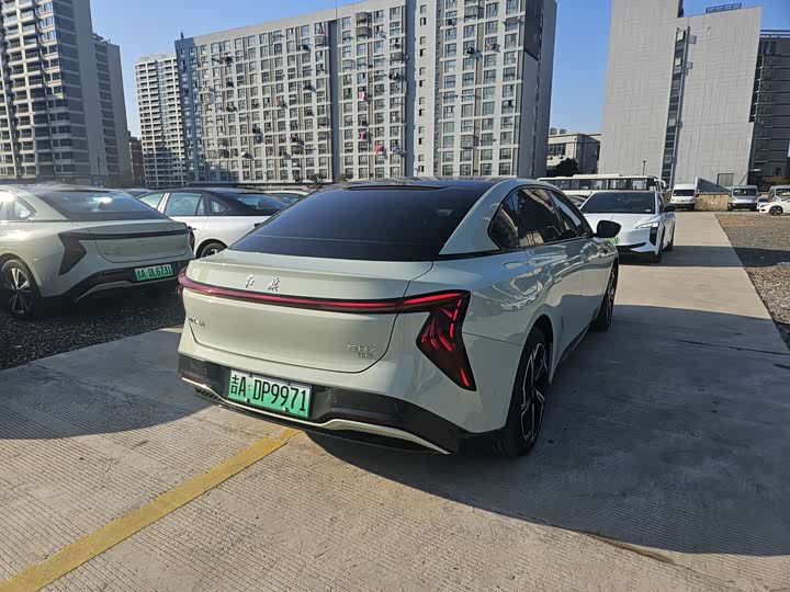 Photo 5 - Hongqi EH7