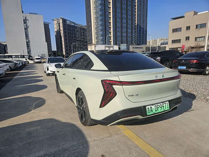 Photo 7 - Hongqi EH7