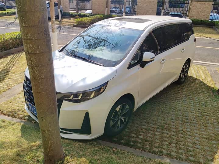 Фото 2 - GAC Trumpchi M6