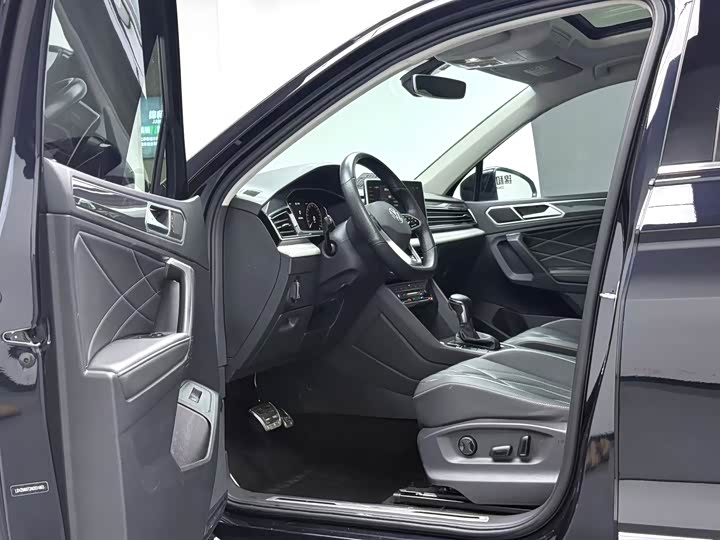 Фото 3 - Volkswagen Tiguan L Pro