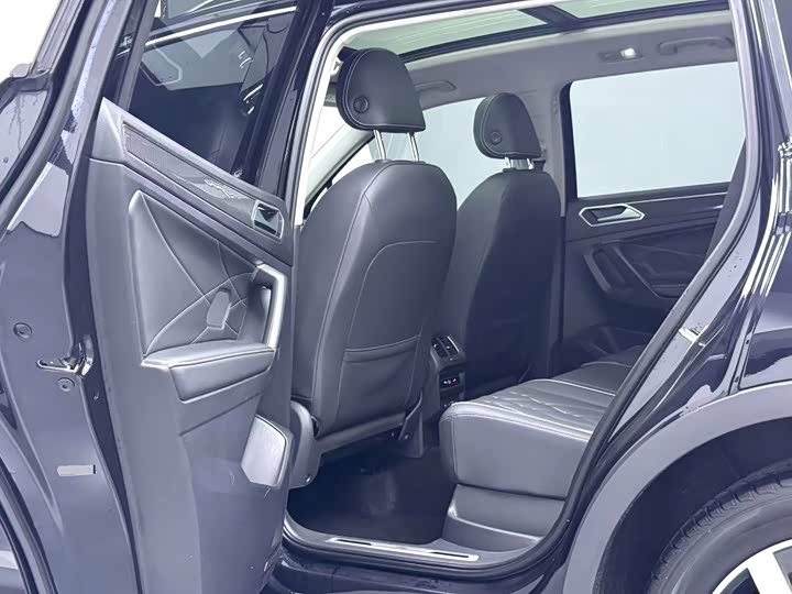 Фото 4 - Volkswagen Tiguan L Pro