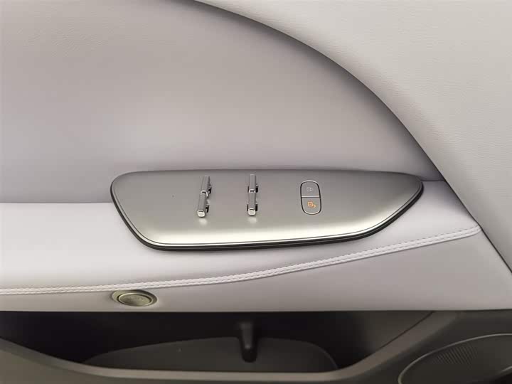 Фото 9 - BAIC Arcfox Alpha T5