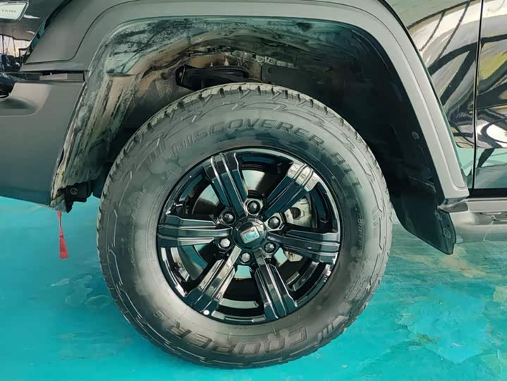 Фото 6 - Tank 300