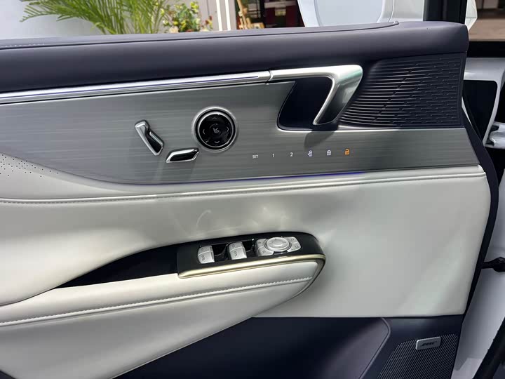 Фото 7 - Buick GL8 Hybrid