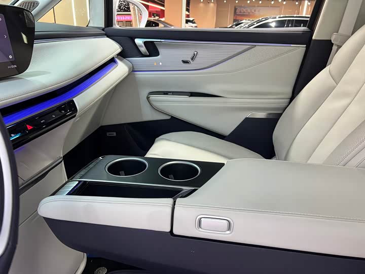 Фото 9 - Buick GL8 Hybrid