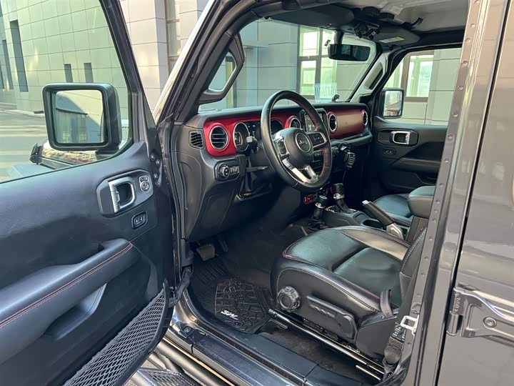 Фото 6 - Jeep Wrangler