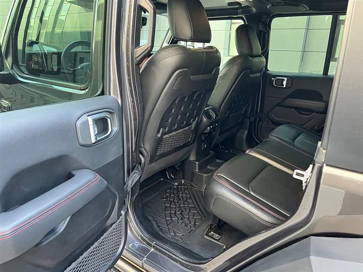 Фото 7 - Jeep Wrangler