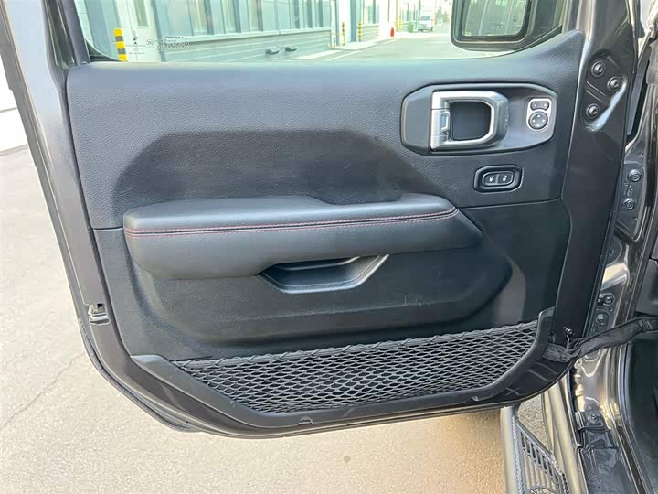 Фото 9 - Jeep Wrangler