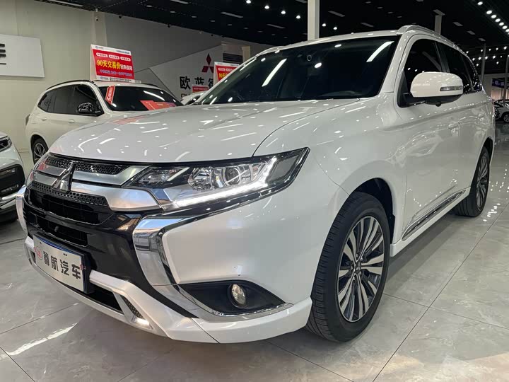 Фото 3 - Mitsubishi Outlander