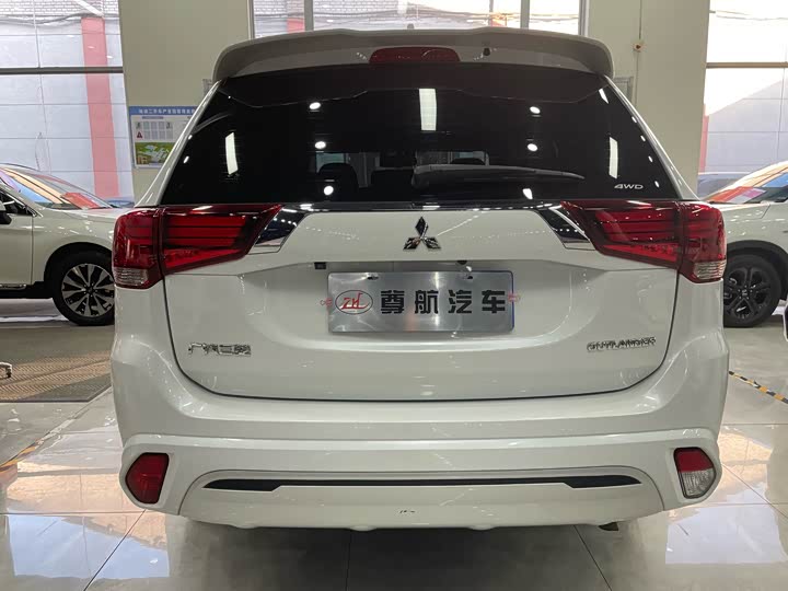 Фото 5 - Mitsubishi Outlander
