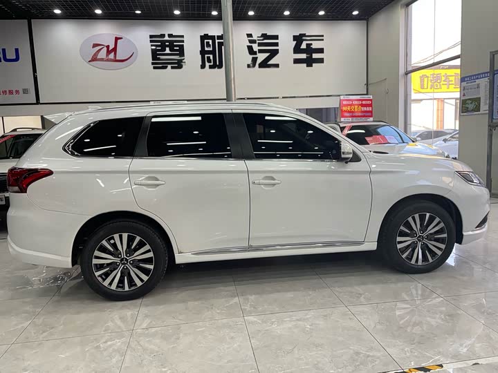 Фото 7 - Mitsubishi Outlander