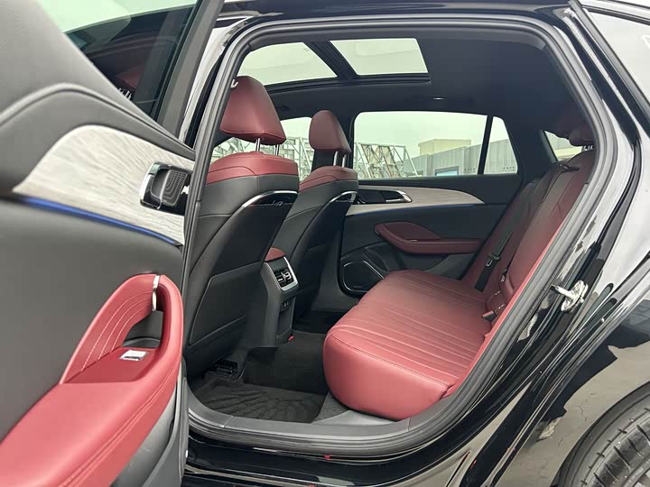 Фото 5 - Hongqi H5