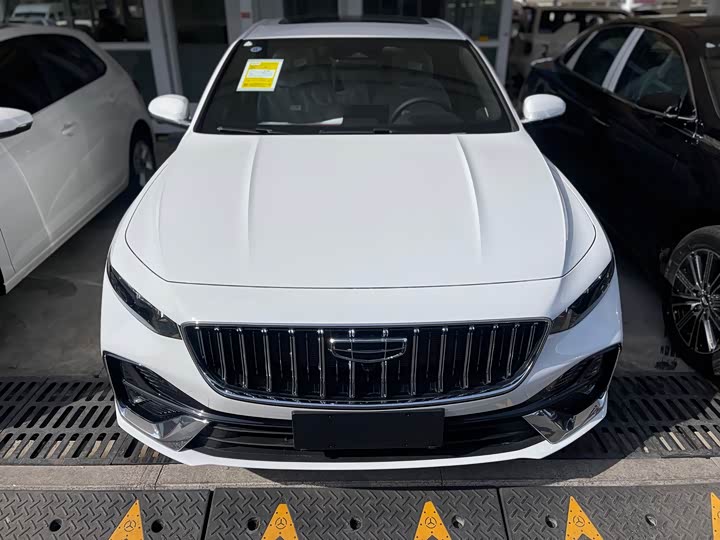 Фото 2 - Geely Preface