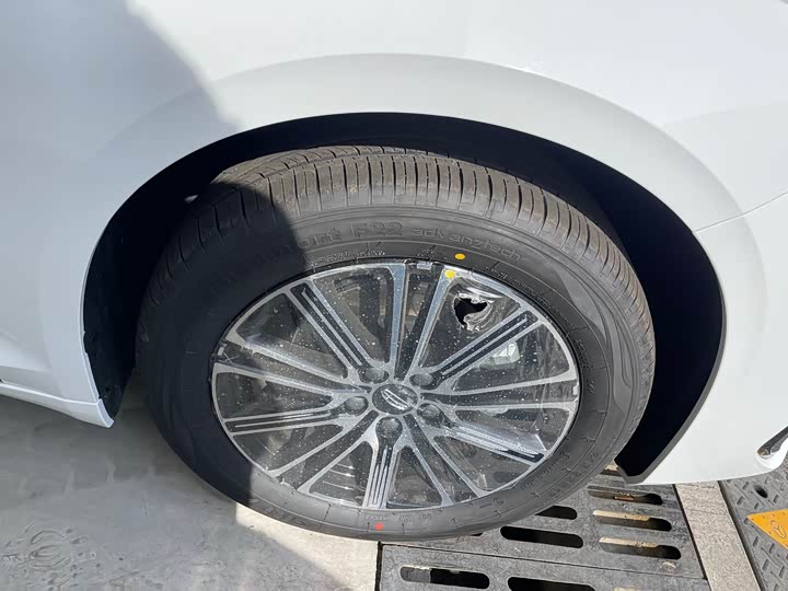 Фото 5 - Geely Preface