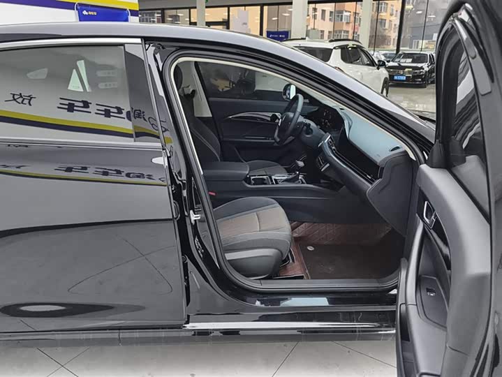 Фото 8 - Bestune B70