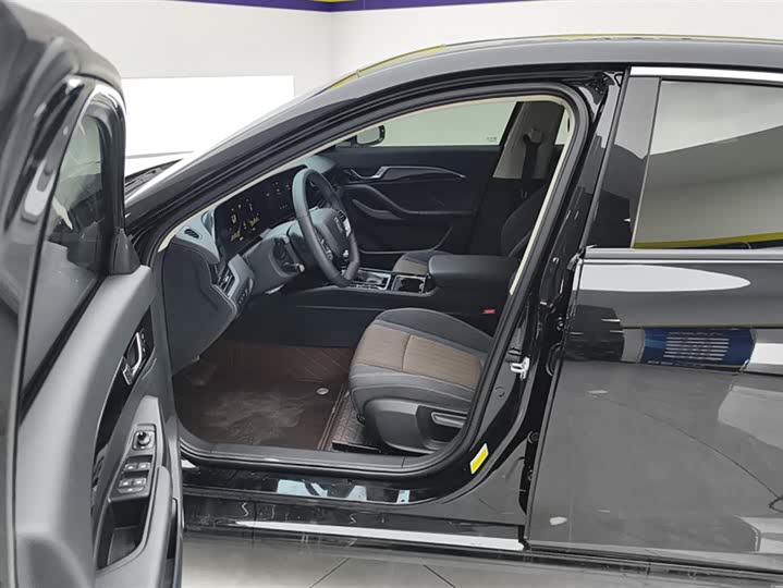 Фото 9 - Bestune B70