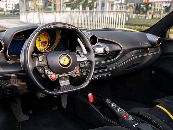 Photo 7 - Ferrari F8