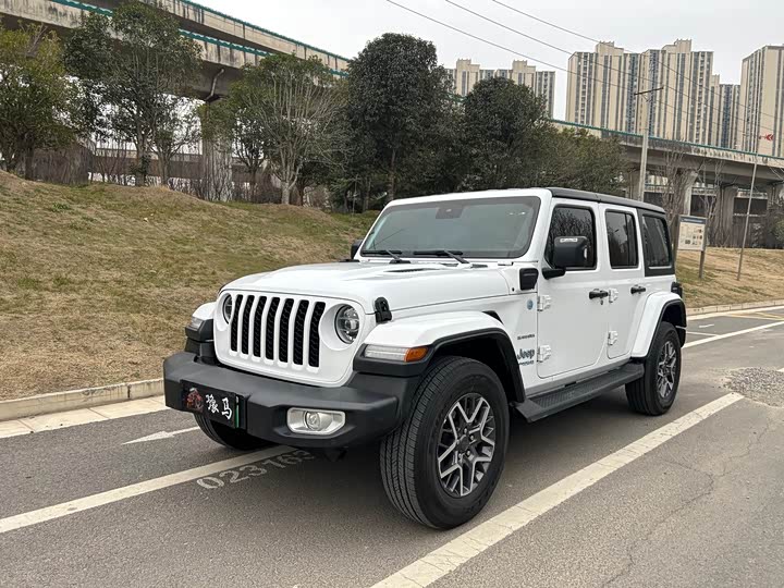 Фото 1 - Jeep Wrangler Hybrid